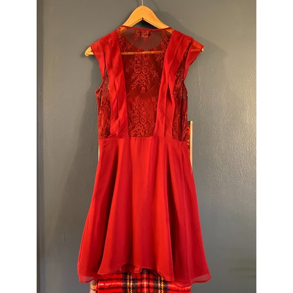 Red Bebe Lace and Chiffon Dress - Picture 2 of 3